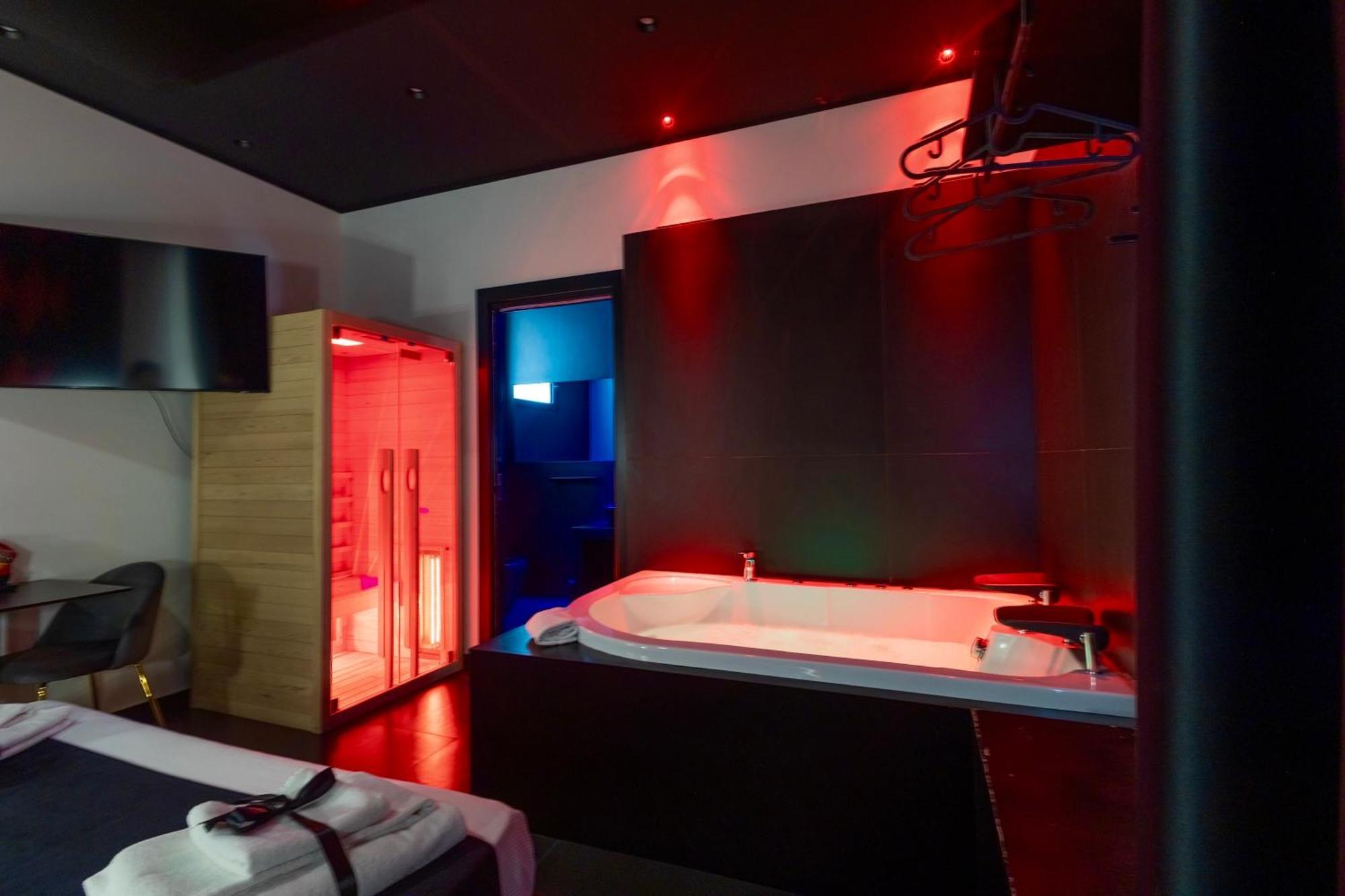 Maximum Hub Suite&Spa Палермо Екстериор снимка
