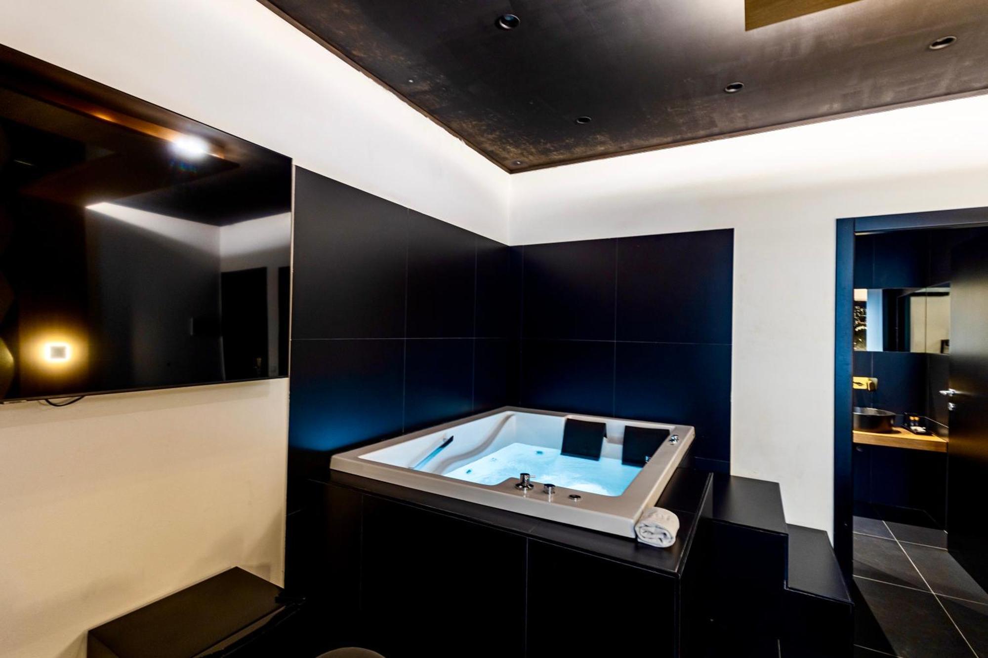 Maximum Hub Suite&Spa Палермо Екстериор снимка