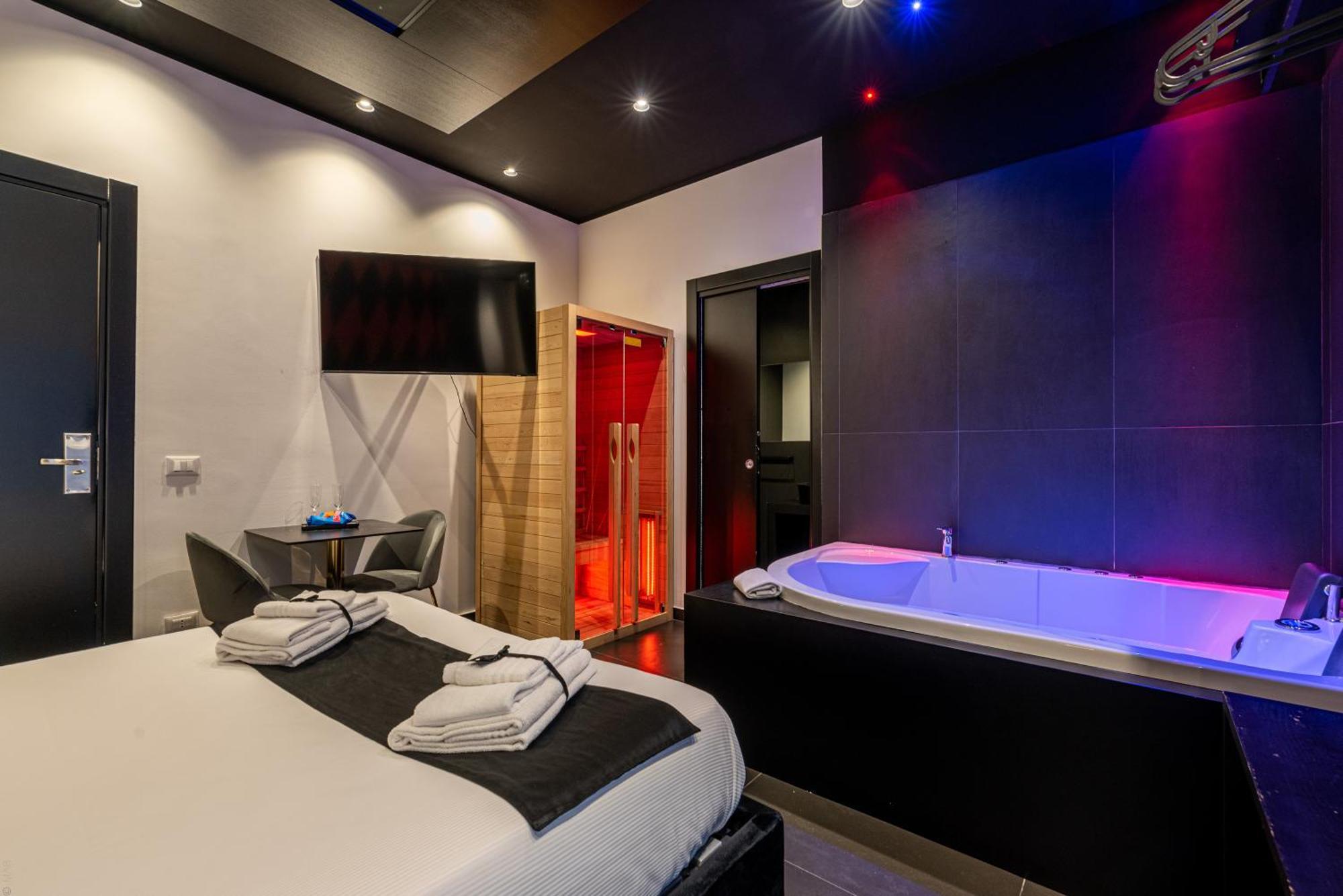 Maximum Hub Suite&Spa Палермо Екстериор снимка
