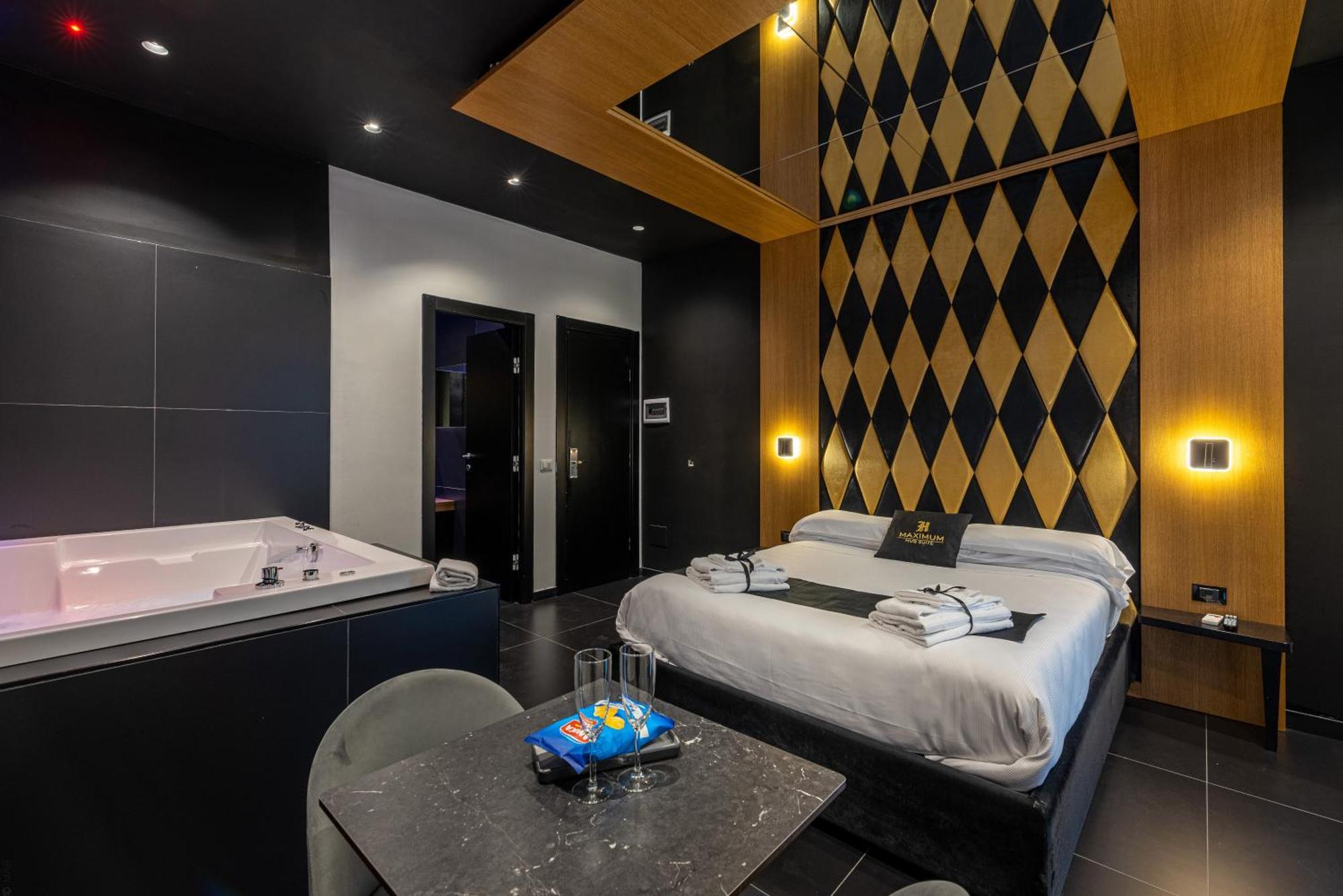 Maximum Hub Suite&Spa Палермо Екстериор снимка
